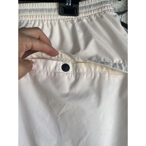North Face TNF Mesh Lined Shorts - Size XL - Ivory - Picture 5 of 8